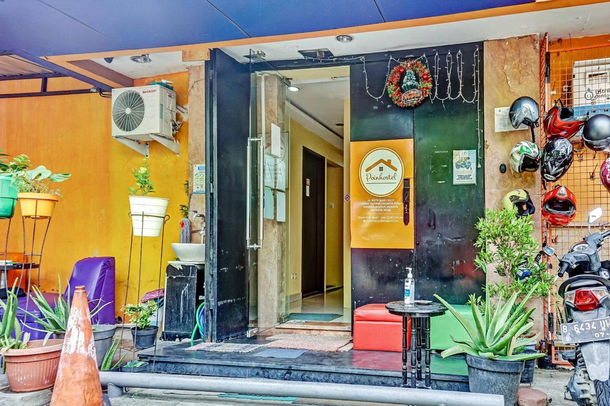 Super Oyo 90692 Point Hostel Jakarta Extérieur photo